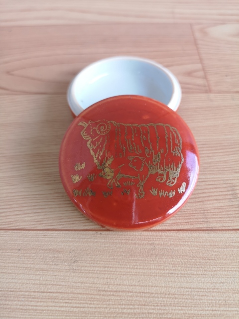 古玩陶瓷**紅釉描金蓋盒拍賣,當(dāng)前價(jià)格220元
