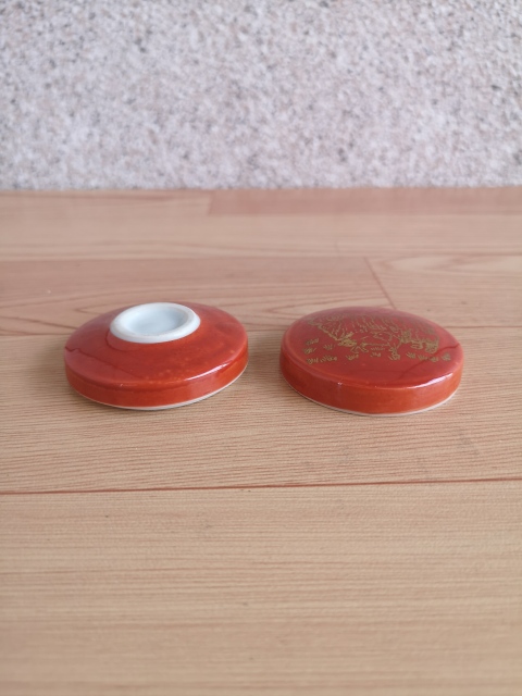 古玩陶瓷**紅釉描金蓋盒拍賣,當(dāng)前價(jià)格220元
