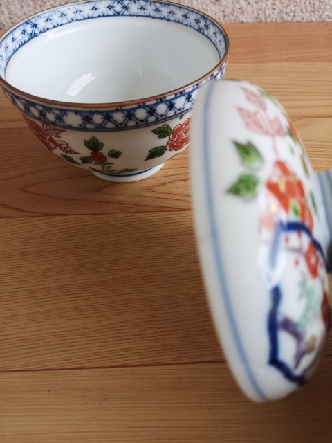 古玩陶瓷花卉紋蓋碗拍賣,當(dāng)前價(jià)格298元