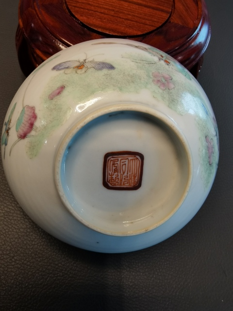 古玩陶瓷大清同治年製官窯本朝款粉彩蝶戀花紋茶碗拍賣,當前價格2180元