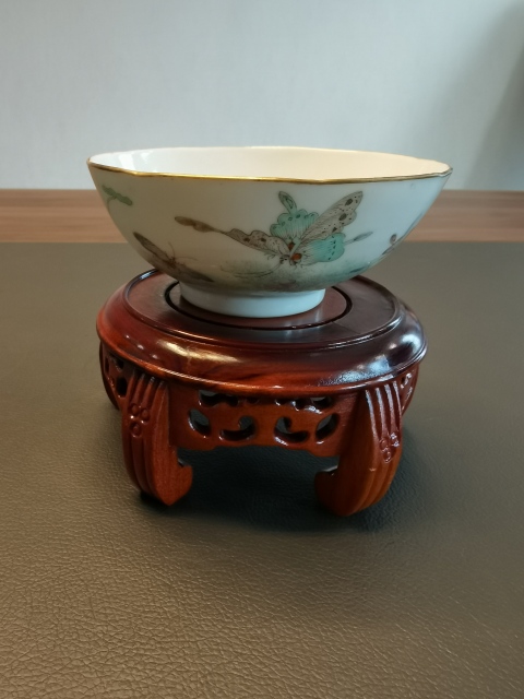 古玩陶瓷大清同治年製官窯本朝款粉彩蝶戀花紋茶碗拍賣,當前價格2180元