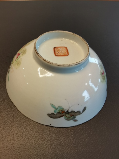 古玩陶瓷大清同治年製官窯本朝粉彩蝶戀花紋茶碗拍賣,當前價格2600元