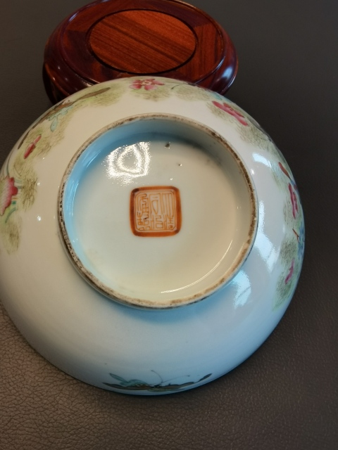 古玩陶瓷大清同治年製官窯本朝粉彩蝶戀花紋茶碗拍賣,當前價格2600元