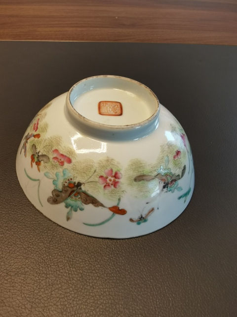 古玩陶瓷大清同治年製官窯本朝粉彩蝶戀花紋茶碗拍賣,當前價格2600元