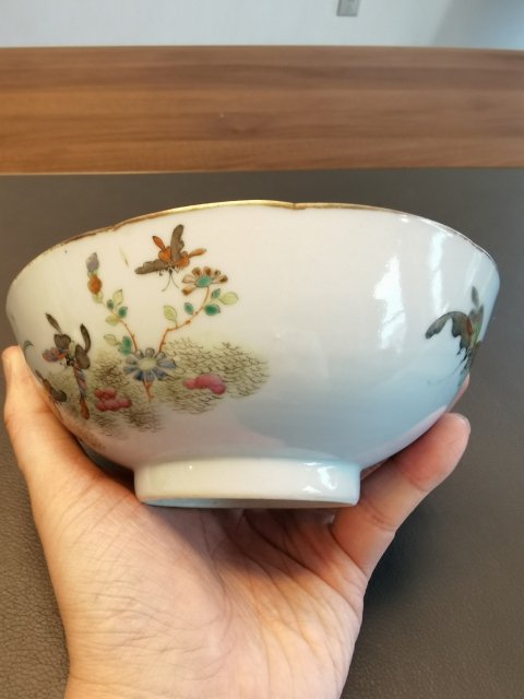 古玩陶瓷大清同治年製官窯本朝款粉彩蝶戀花紋茶碗拍賣,當前價格2750元