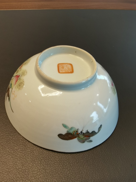 古玩陶瓷大清同治年製官窯本朝款粉彩蝶戀花紋茶碗拍賣,當前價格2750元