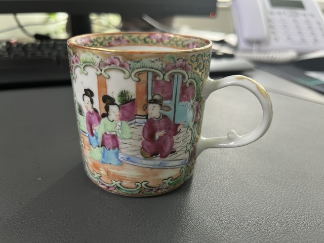 古玩陶瓷晚清厚胎廣彩執杯拍賣,當前價格700元