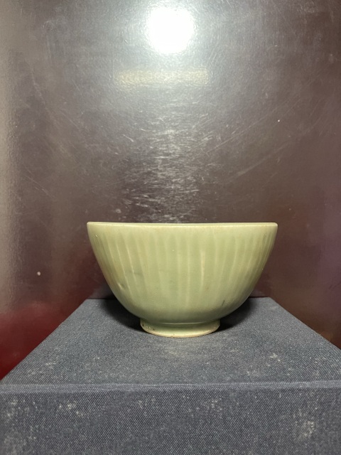 古玩陶瓷龍泉青瓷刻線條紋茶碗拍賣，當前價格6500元