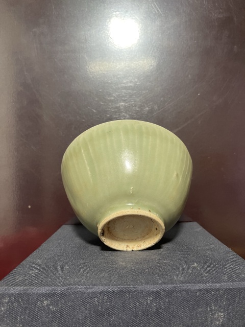 古玩陶瓷龍泉青瓷刻線條紋茶碗拍賣，當前價格6500元