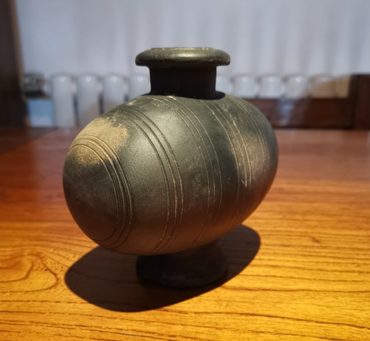 古玩陶瓷漢黑陶弦紋繭形壺(小型少見)拍賣,當(dāng)前價格340元