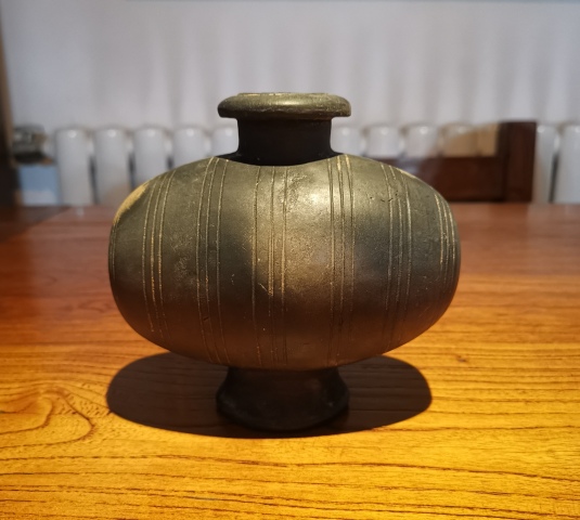 古玩陶瓷漢黑陶弦紋繭形壺(小型少見)拍賣,當(dāng)前價格340元