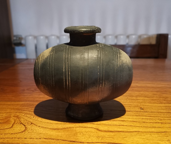古玩陶瓷漢黑陶弦紋繭形壺(小型少見)拍賣,當(dāng)前價格340元
