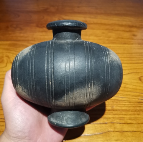 古玩陶瓷漢黑陶弦紋繭形壺(小型少見)拍賣,當(dāng)前價格340元