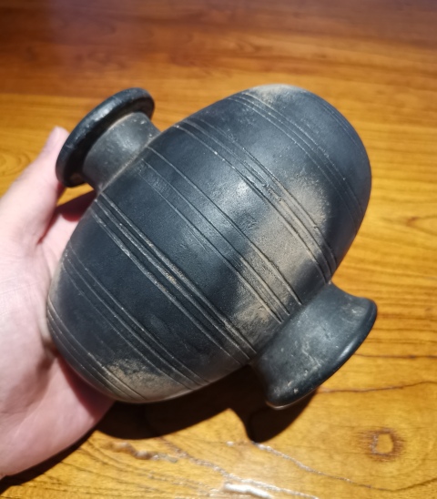 古玩陶瓷漢黑陶弦紋繭形壺(小型少見)拍賣,當(dāng)前價格340元
