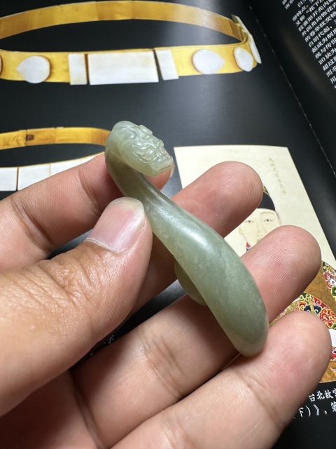 古玩玉器清代和田玉雕“龍首帶鉤”拍賣，當前價格2600元