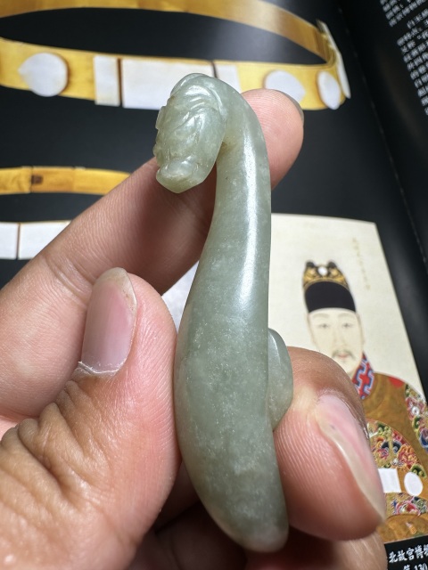 古玩玉器清代和田玉雕“龍首帶鉤”拍賣，當前價格2600元