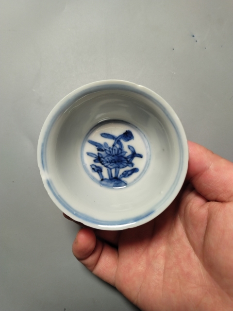 古玩陶瓷外紫金釉內青花花卉紋杯拍賣，當前價格800元