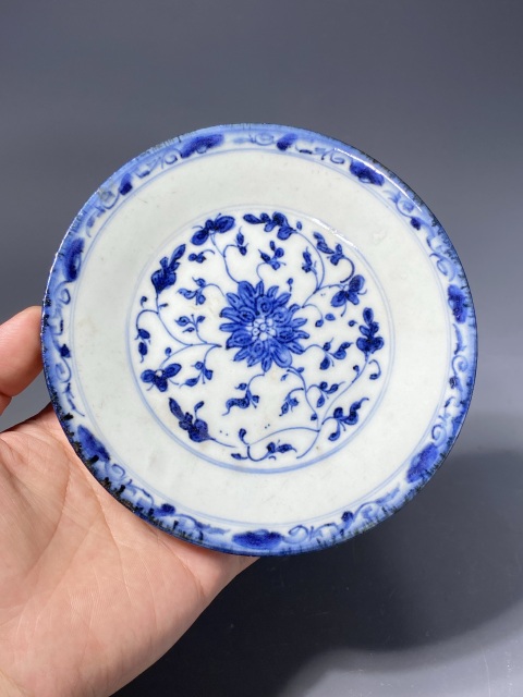 古玩陶瓷官窯制式乾隆本朝款青花纏枝蓮紋賞盤拍賣，當前價格1980元