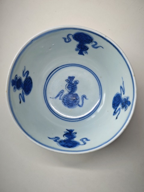 古玩陶瓷明嘉靖內(nèi)青花外甜白福祿萬代紋茶碗拍賣，當前價格6543元