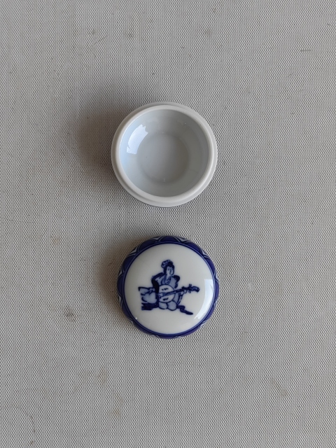 古玩陶瓷青花粉盒拍賣，當前價格220元