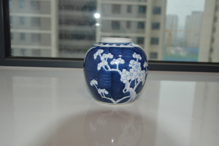 古玩陶瓷【紫煙閣】青花留白梅紋蓋罐拍賣,當前價格568元