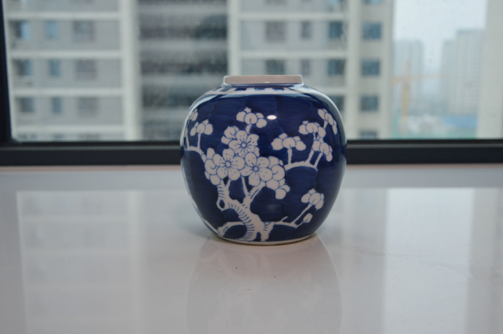 古玩陶瓷【紫煙閣】青花留白梅紋蓋罐拍賣,當前價格568元