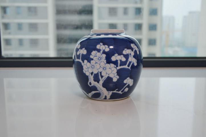 古玩陶瓷【紫煙閣】青花留白梅紋蓋罐拍賣,當前價格568元