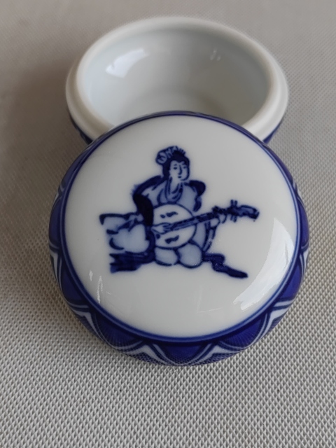 古玩陶瓷青花粉盒拍賣，當前價格220元