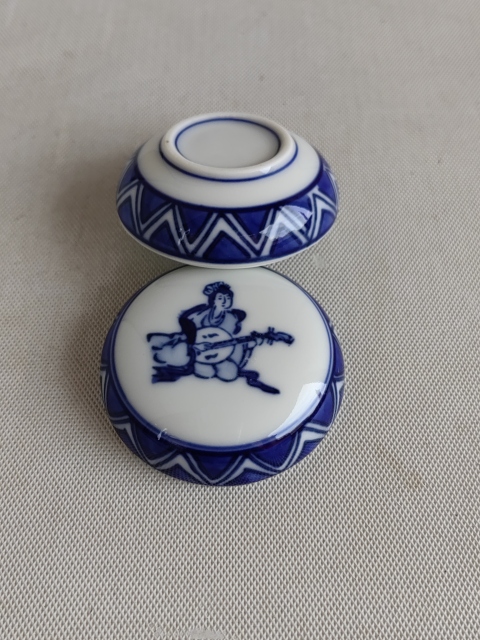 古玩陶瓷青花粉盒拍賣，當前價格220元