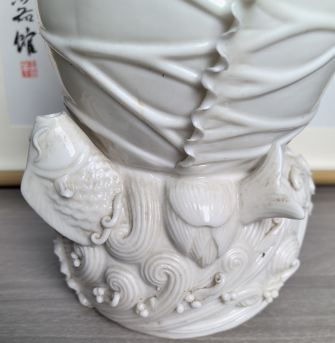 古玩陶瓷德化白瓷蓮葉池魚賞瓶拍賣,當前價格390元