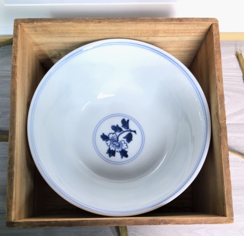 古玩陶瓷清晚期 極品青花開光山水人物碗（皇家定制）拍賣，當(dāng)前價格750元