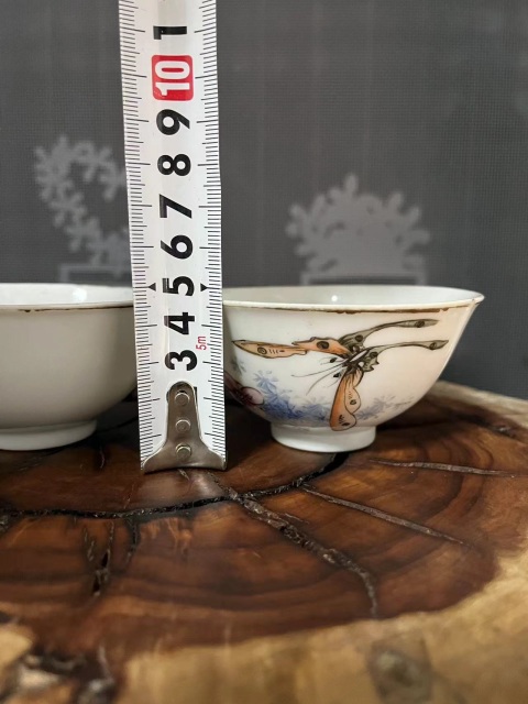 古玩陶瓷民國粉彩花蝶紋茶碗拍賣，當前價格350元
