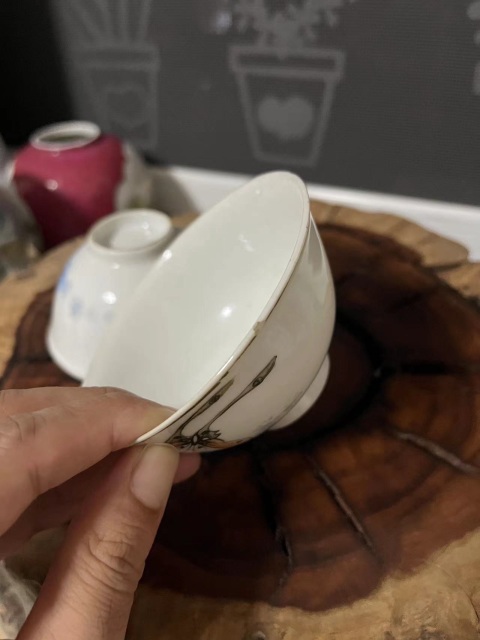 古玩陶瓷民國粉彩花蝶紋茶碗拍賣，當前價格350元