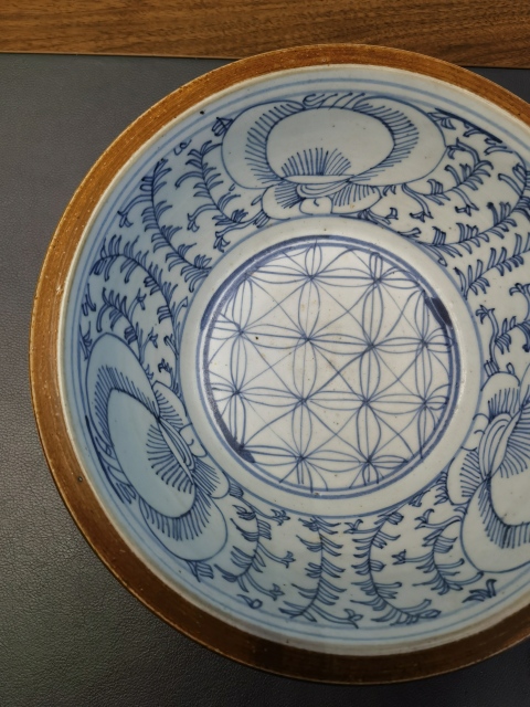 古玩陶瓷清中晚·外紫金釉內(nèi)青花花卉紋凈手盆真品鑒賞圖