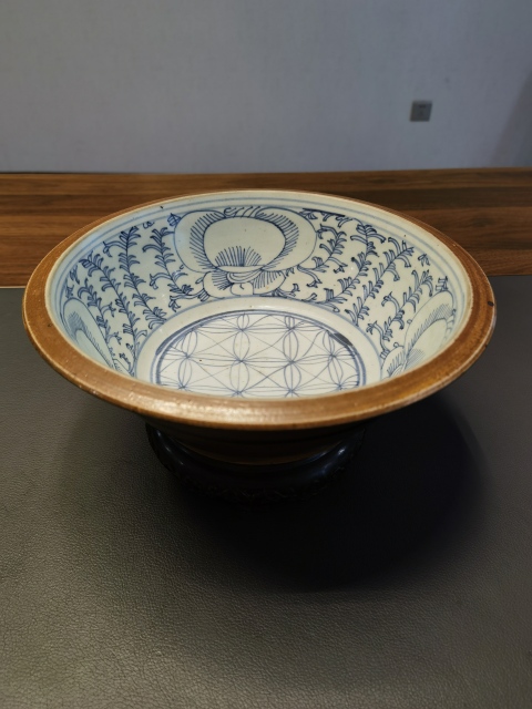古玩陶瓷清中晚·外紫金釉內(nèi)青花花卉紋凈手盆真品鑒賞圖