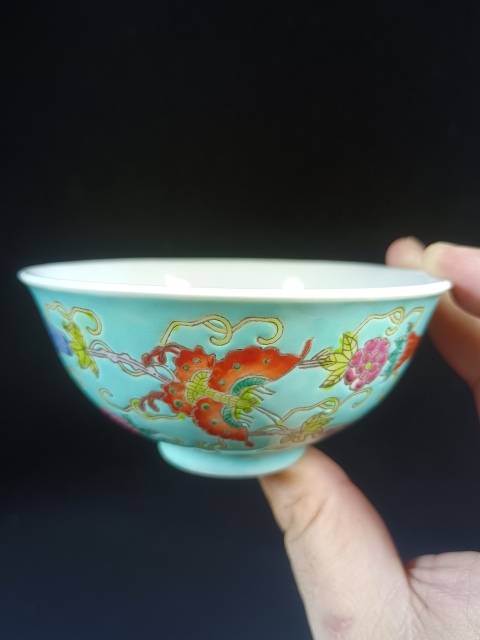 域鉴古玩】（全美品）民国晚期至解放细路初松石绿釉粉彩瓜蝶纹碗
