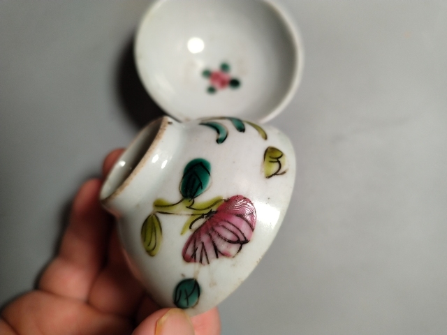 古玩陶瓷清末民初. (一對)粉彩四季花卉紋杯拍賣,當前價格158元
