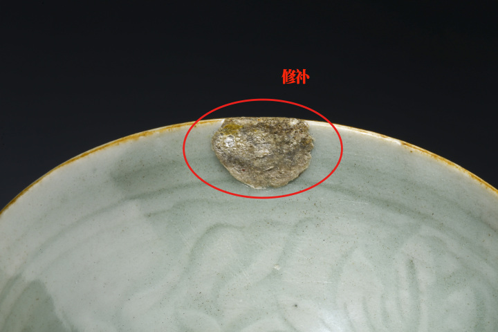 豆青釉陰刻花紋瓶 中国美術 中国古玩 豆青釉陰刻花紋瓶 中国美術 中国古玩
