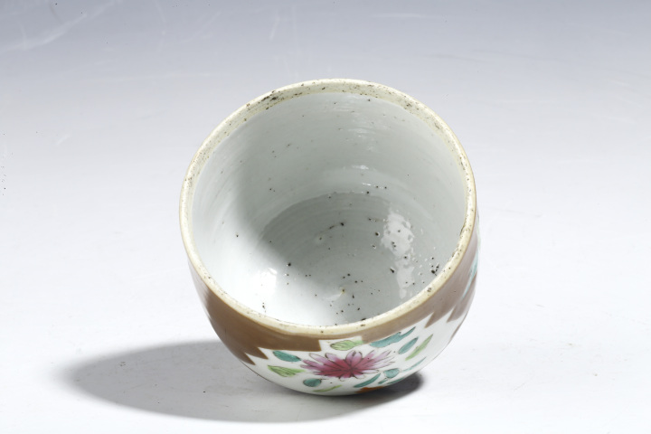 古玩陶瓷【域鑒優品放漏】清早期紫金釉開窗粉彩花卉紋蓋缸拍賣,當前價格1960元