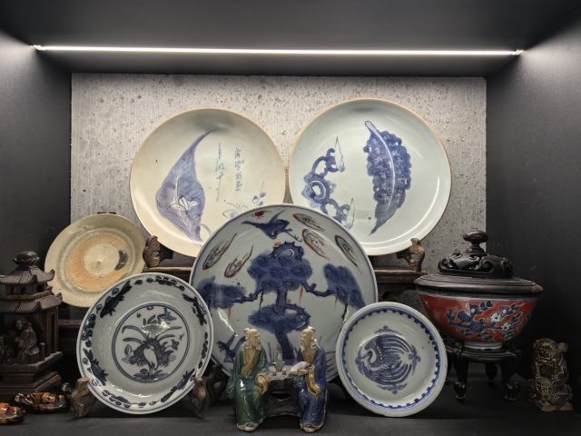 古玩陶瓷明末清初青花一葉知秋詩(shī)文盤拍賣,當(dāng)前價(jià)格21888元