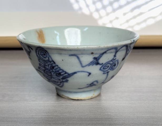 古玩陶瓷清嘉慶 青花淡描纏枝花卉紋茶圓拍賣，當(dāng)前價格160元