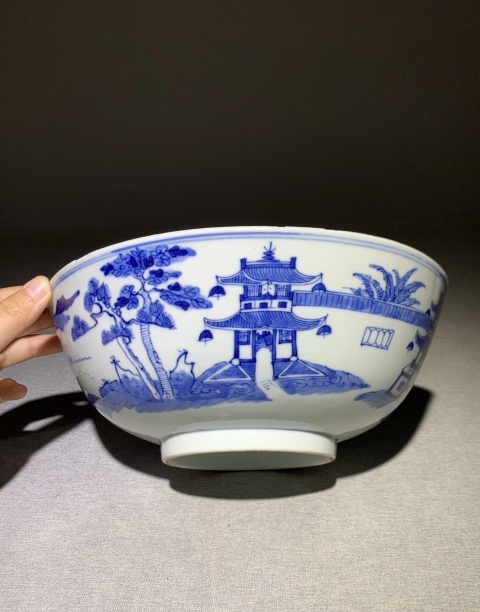 古玩陶瓷晚清青花山水亭臺人物大碗拍賣，當(dāng)前價格5600元