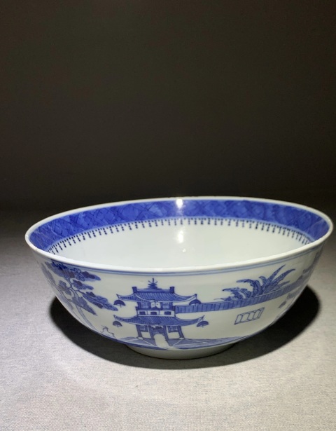 古玩陶瓷晚清青花山水亭臺人物大碗拍賣，當(dāng)前價格5600元