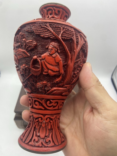 古玩陶瓷創匯 紅色農村題材 剔紅大漆梅瓶拍賣，當前價格9800元