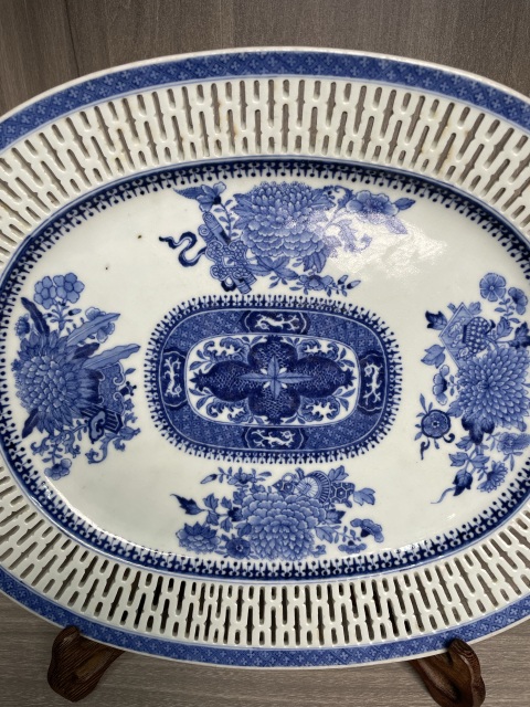 古玩陶瓷清乾隆 極品青花暗八仙三多紋鏤空大賞盤拍賣,當(dāng)前價(jià)格2600元