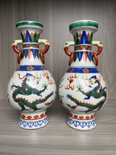 古玩陶瓷清晚期 青花五彩龍鳳紋獸耳銜環賞瓶一對（明萬歷官窯款）拍賣，當前價格12000元