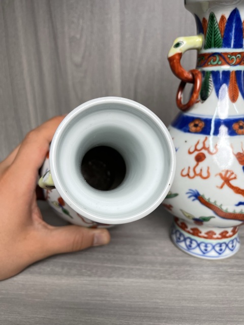 古玩陶瓷清晚期 青花五彩龍鳳紋獸耳銜環賞瓶一對（明萬歷官窯款）拍賣，當前價格12000元