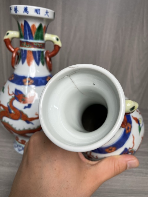 古玩陶瓷清晚期 青花五彩龍鳳紋獸耳銜環賞瓶一對（明萬歷官窯款）拍賣，當前價格12000元