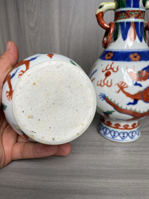 古玩陶瓷清晚期 青花五彩龍鳳紋獸耳銜環賞瓶一對（明萬歷官窯款）拍賣，當前價格12000元