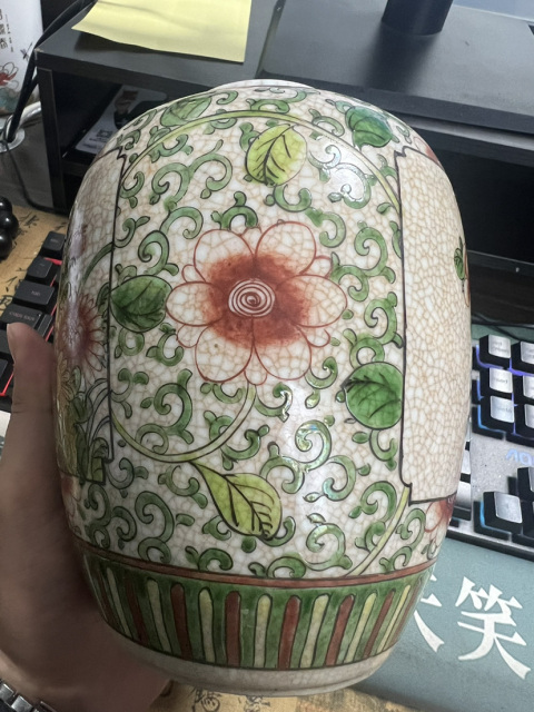 古玩陶瓷清晚·哥釉五彩開窗花卉紋罐拍賣,當前價格366元